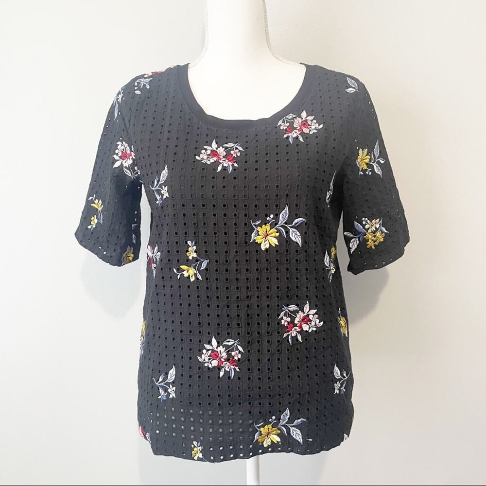 Ann Taylor black floral eyelet short sleeve blouse top size small
